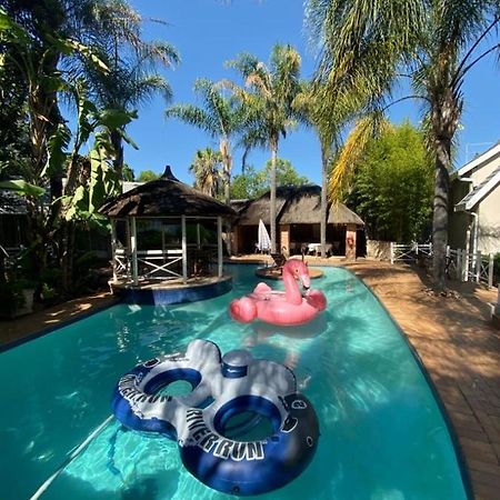 ซัมเมอร์วิว เกสต์ลอดจ์ Bed & Breakfast โจฮันเนสเบิร์ก ภายนอก รูปภาพ