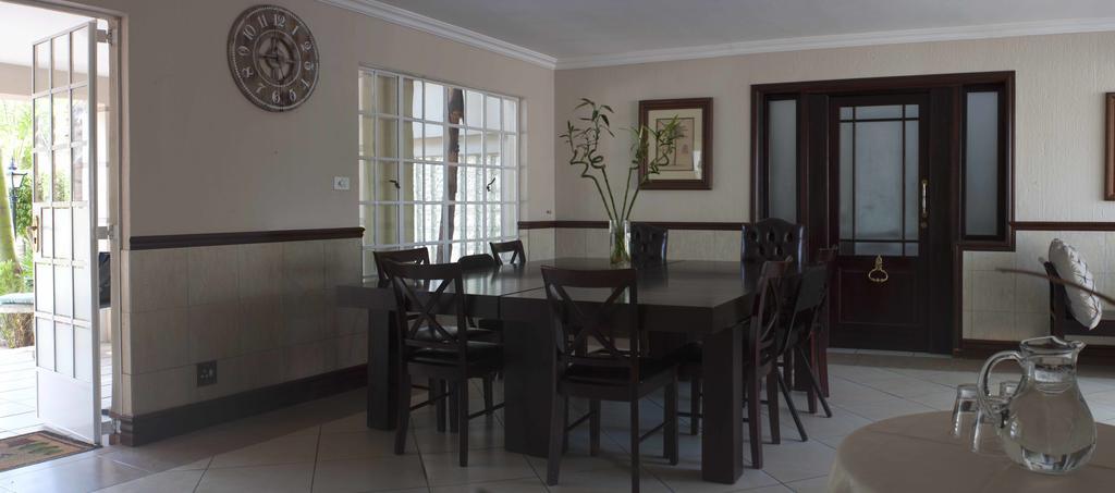 ซัมเมอร์วิว เกสต์ลอดจ์ Bed & Breakfast โจฮันเนสเบิร์ก ภายนอก รูปภาพ