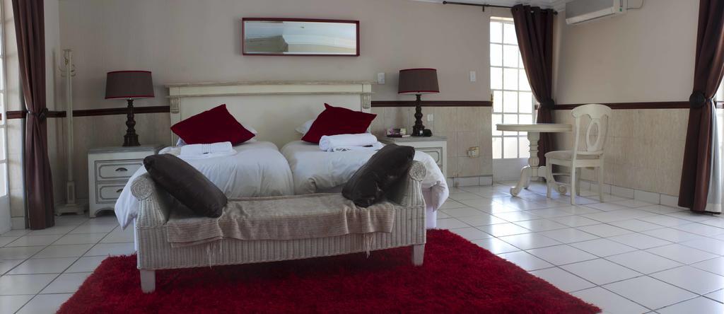 ซัมเมอร์วิว เกสต์ลอดจ์ Bed & Breakfast โจฮันเนสเบิร์ก ภายนอก รูปภาพ