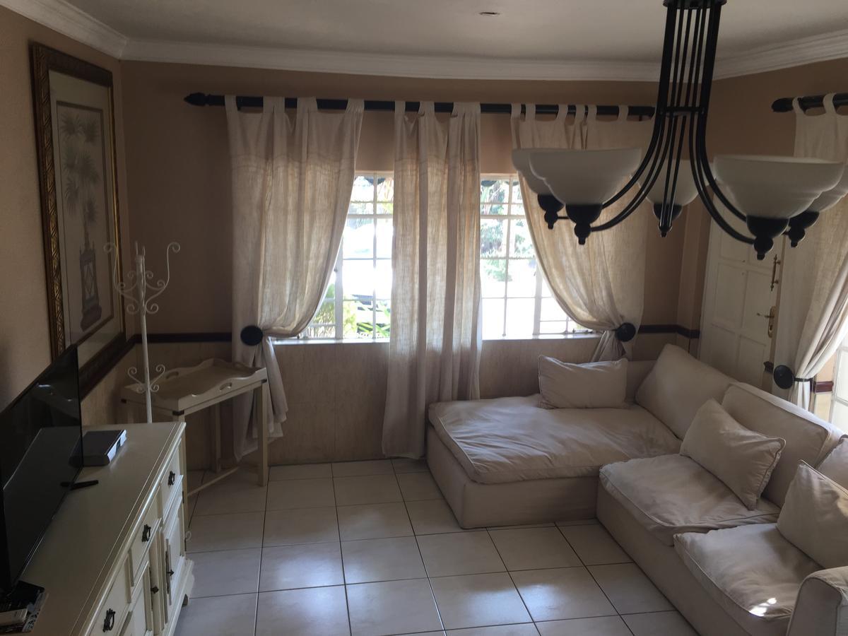 ซัมเมอร์วิว เกสต์ลอดจ์ Bed & Breakfast โจฮันเนสเบิร์ก ภายนอก รูปภาพ