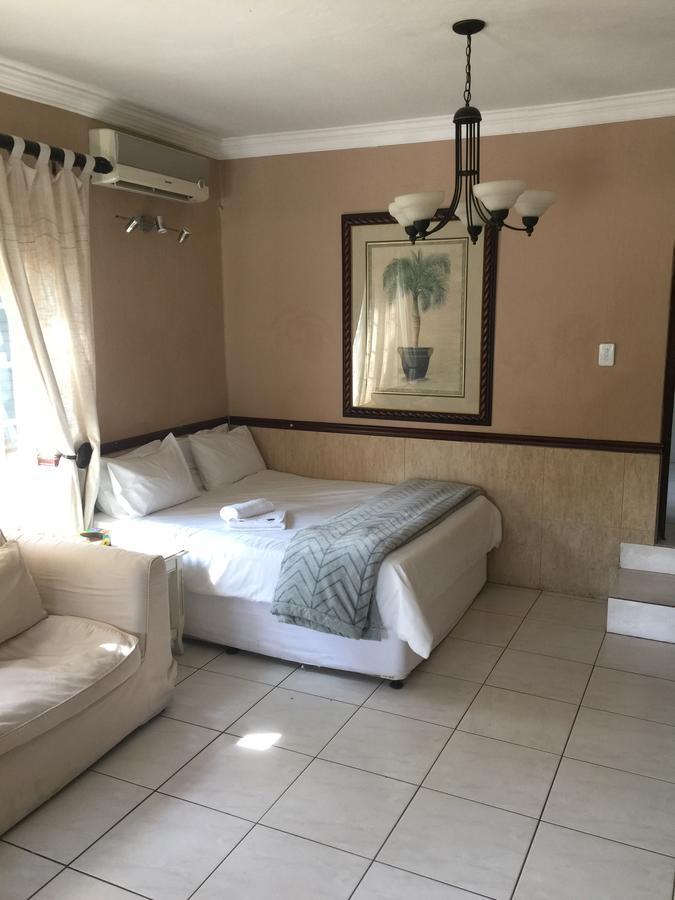 ซัมเมอร์วิว เกสต์ลอดจ์ Bed & Breakfast โจฮันเนสเบิร์ก ภายนอก รูปภาพ
