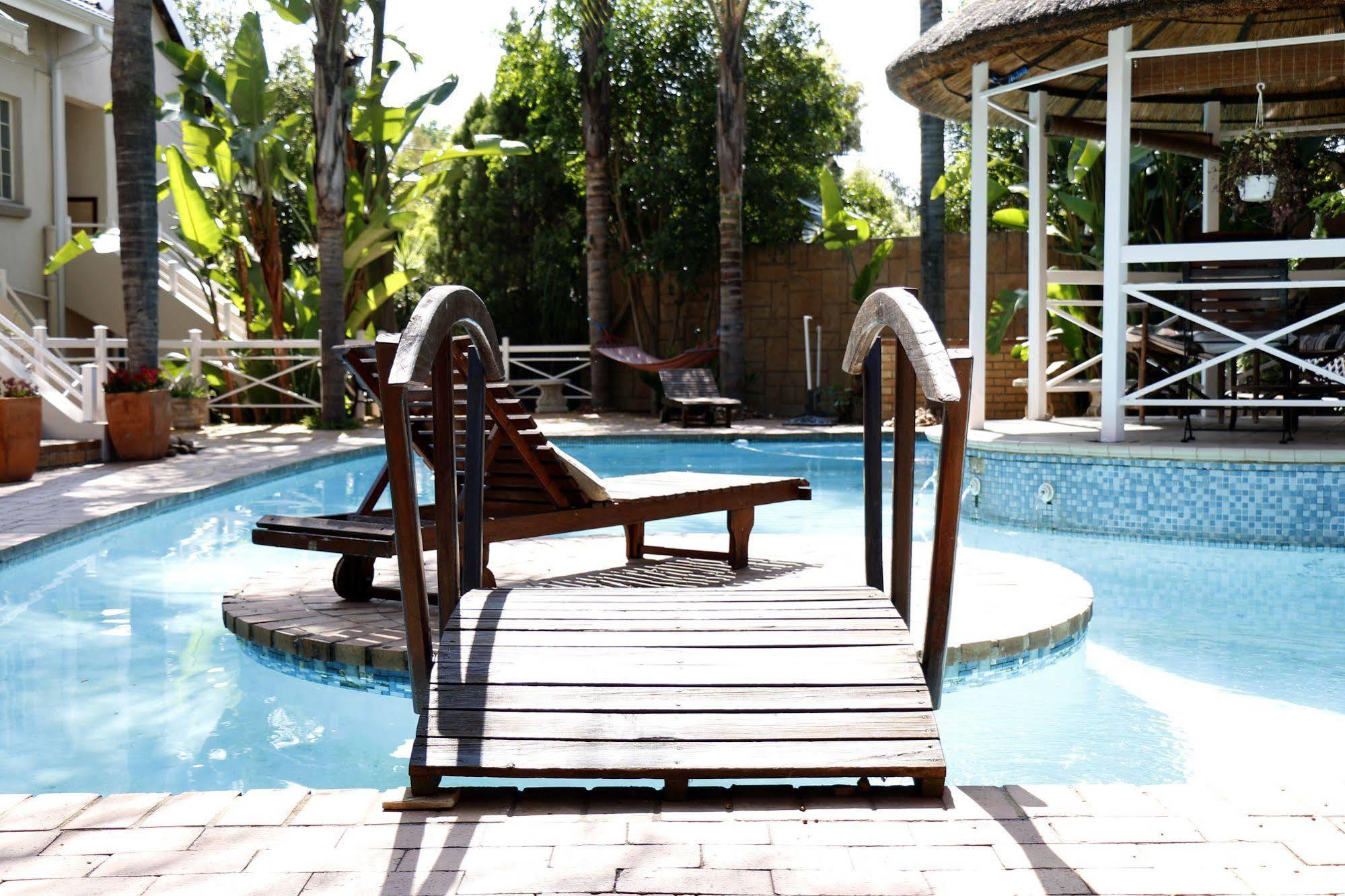 ซัมเมอร์วิว เกสต์ลอดจ์ Bed & Breakfast โจฮันเนสเบิร์ก ภายนอก รูปภาพ