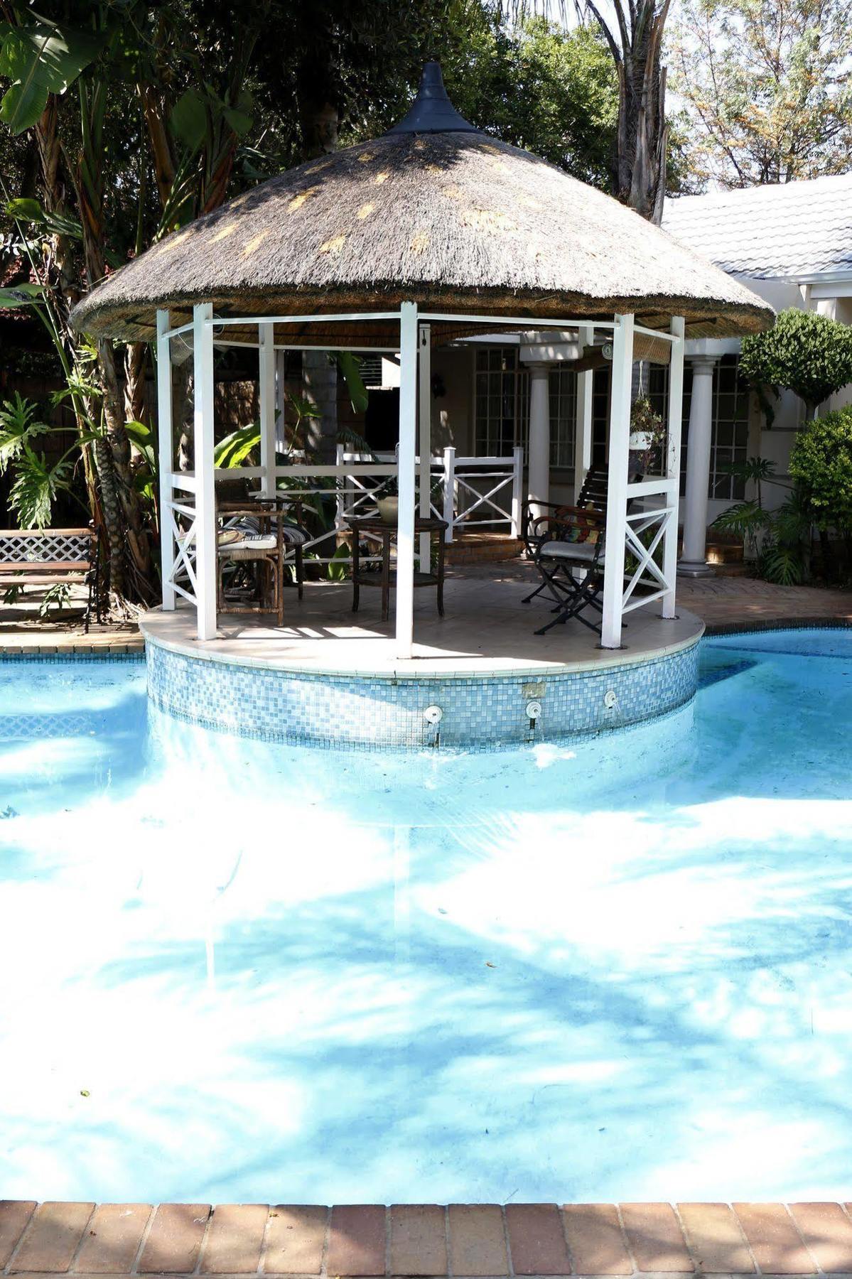 ซัมเมอร์วิว เกสต์ลอดจ์ Bed & Breakfast โจฮันเนสเบิร์ก ภายนอก รูปภาพ